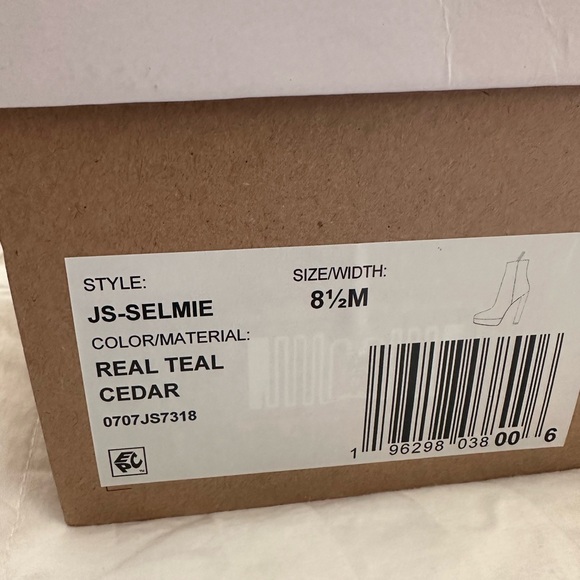 Jessica Simpson booties, deep royal blue. - Picture 6 of 6